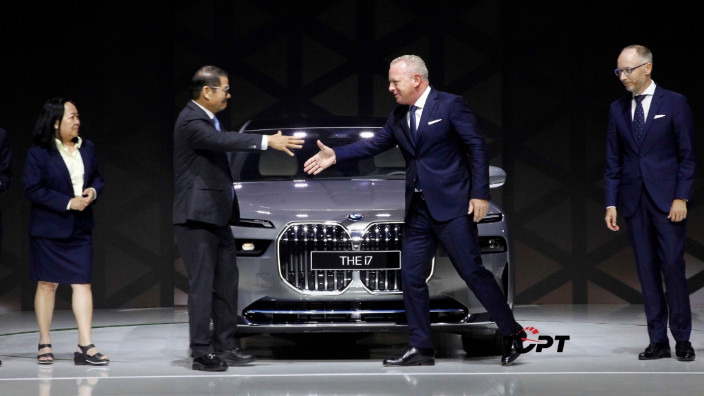 THACO AUTO tri ân khách hàng và giới thiệu sản phẩm BMW cao cấp thế hệ mới.