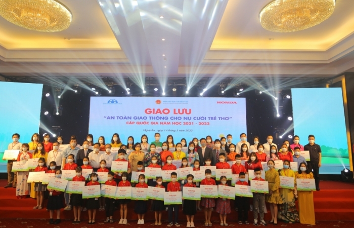 Trao giải “An toàn giao thông cho nụ cười trẻ thơ” năm học 2021- 2022