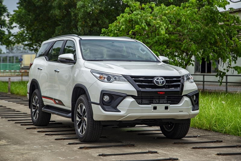 chuyen tu nhap khau sang lap rap toyota fortuner co gia tu 103 ty dong