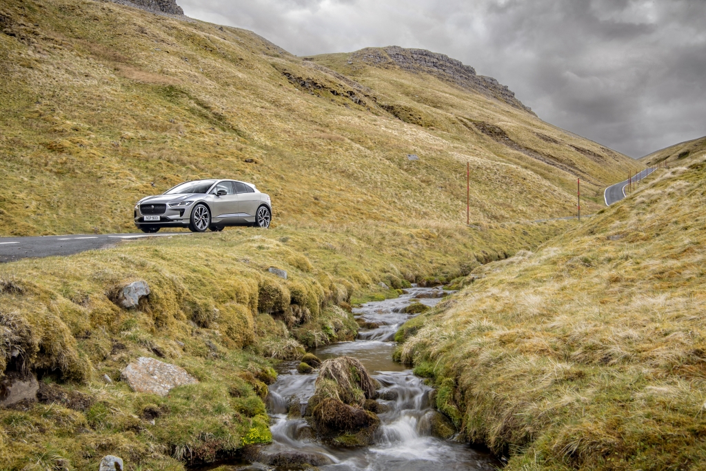 Với 1 lần sạc, Jaguar I-PACE hoàn thành 'Thử thách Everesting' leo 8.848m