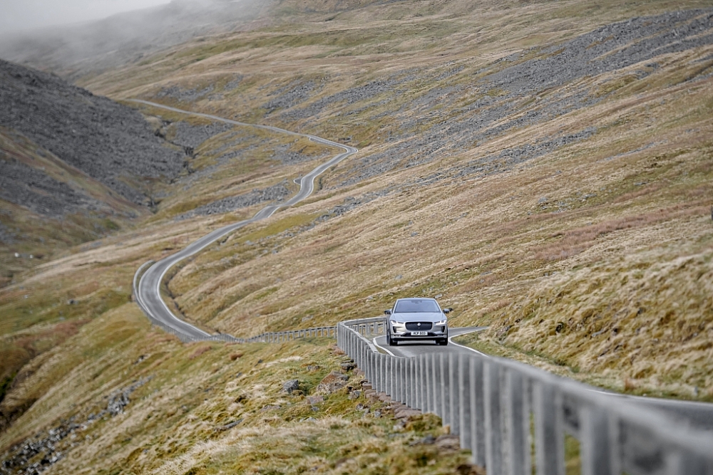Với 1 lần sạc, Jaguar I-PACE hoàn thành 'Thử thách Everesting' leo 8.848m