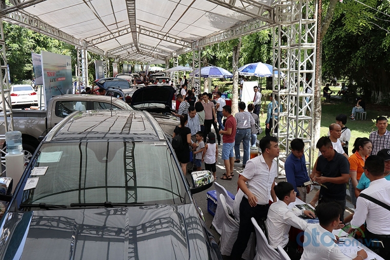 2.000 lượt khách tham quan và 50 đơn đặt hàng tại Hội chợ Oto.com.vn 2000 luot khach tham quan va 50 don dat hang tai hoi cho otocomvn