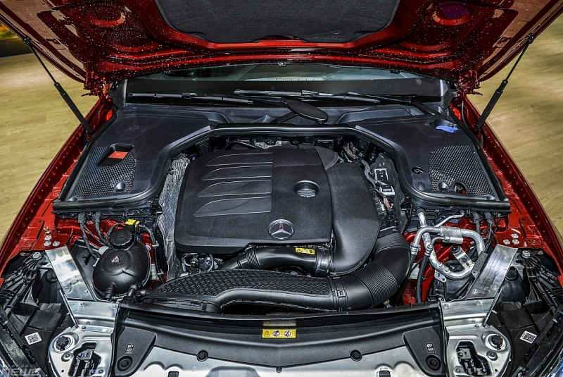 vua ra mat mercedes e class moi duoc khach hang nong nhiet don nhan