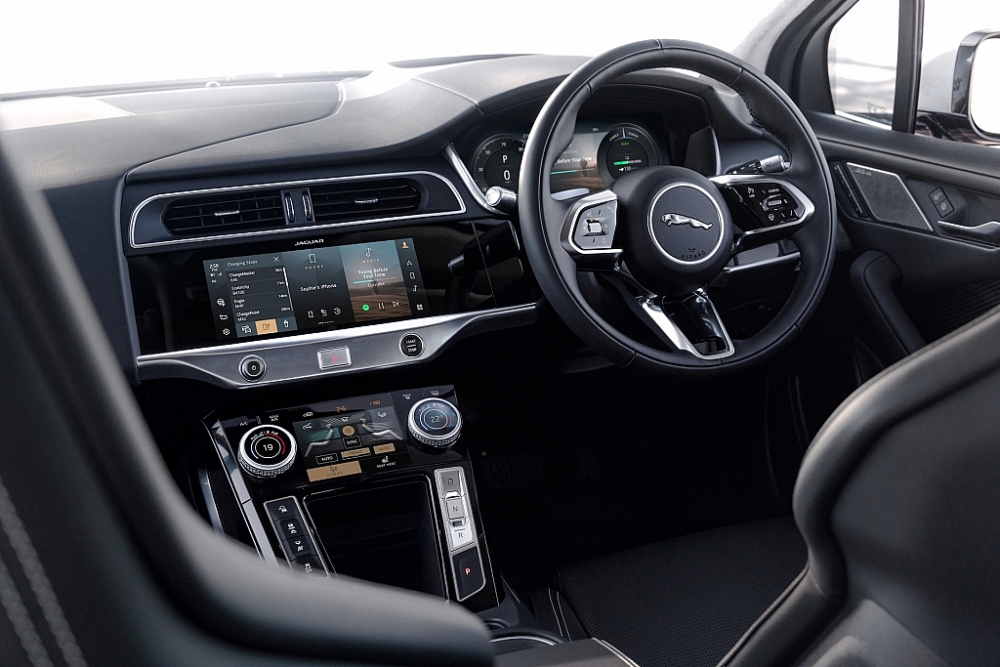 Jaguar I-PACE thông minh hơn, kết nối nhạy bé và sạc điện nhanh hơn