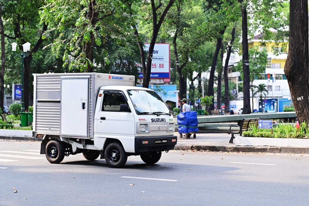 Chán nản xe tải nhẹ sao chép, chủ doanh nghiệp quyết chọn Suzuki Carry Truck