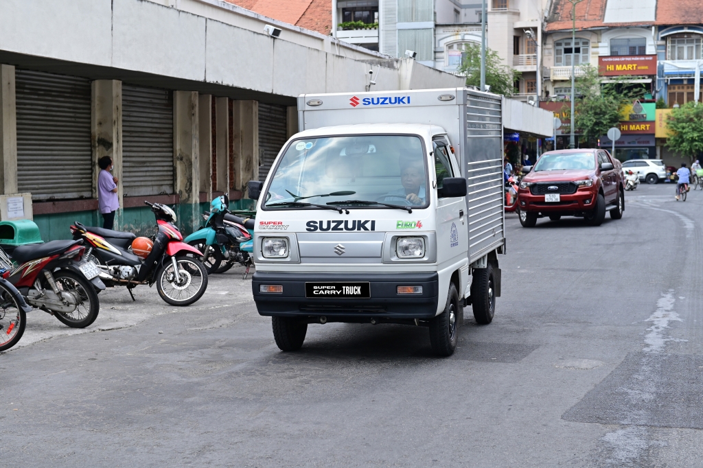 Chán nản xe tải nhẹ sao chép, chủ doanh nghiệp quyết chọn Suzuki Carry Truck