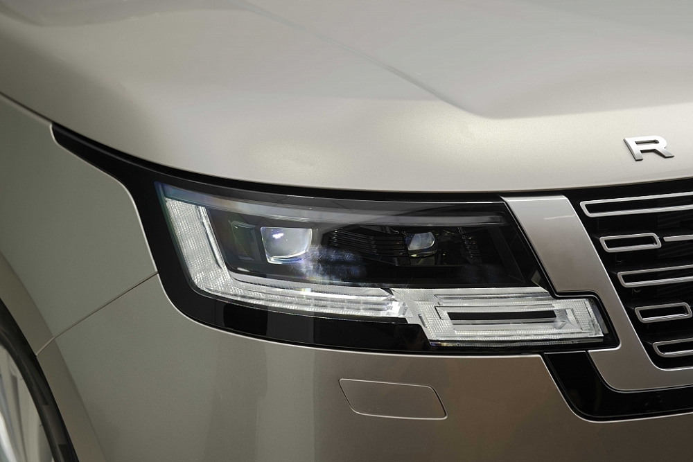Giá tới 23,8 tỷ đồng, Range Rover mới có gì mà 