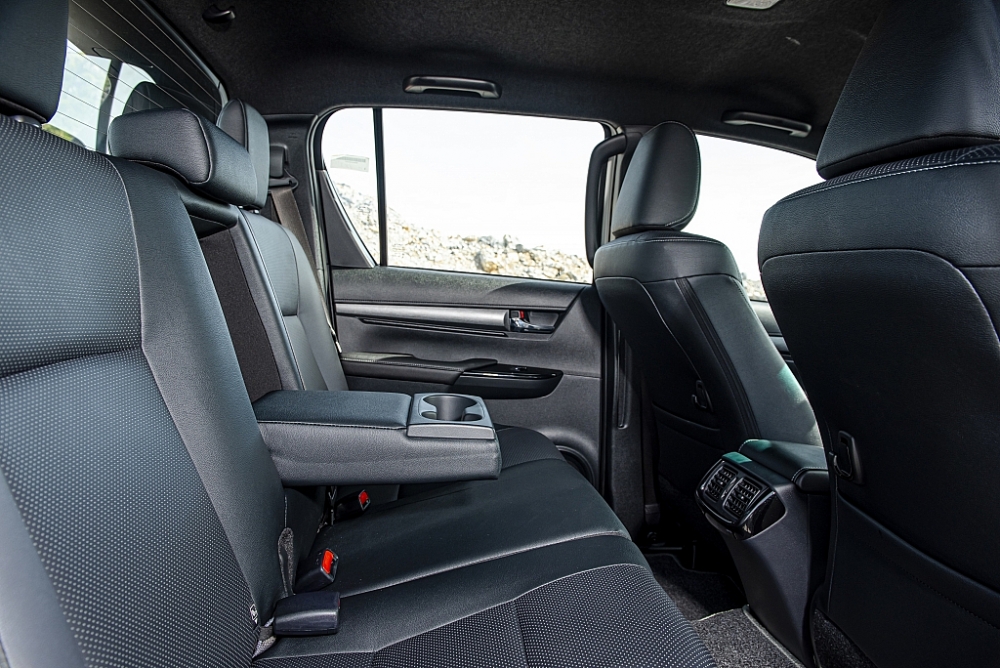 TOYOTA HILUX 2020  có giá từ 628 triệu