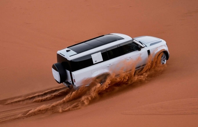 Land Rover Defender 130 có giá bán cao nhất hơn 7,6 tỷ đồng