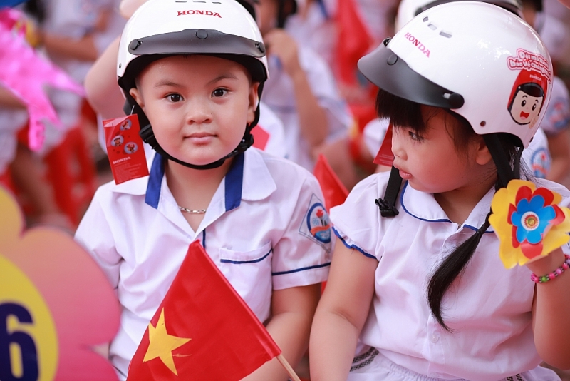 honda viet nam tiep tuc trao tang mu bao hiem cho hoc sinh lop mot toan quoc nam hoc 2019 2020