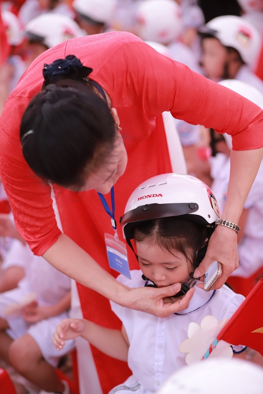 honda viet nam tiep tuc trao tang mu bao hiem cho hoc sinh lop mot toan quoc nam hoc 2019 2020