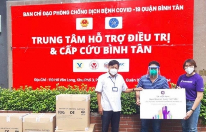 GE trao tặng 3.000 bộ đồ bảo hộ cho lực lượng tuyến đầu chống dịch
