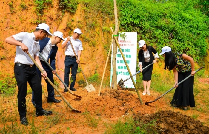 Khởi động chương trình “Toyota chung tay xanh hóa học đường” năm 2022