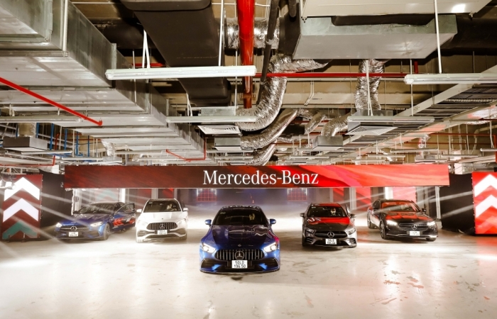 Thỏa sức vẫy vùng trên đường đua F1 với 14 dòng xe của Mercedes-Benz