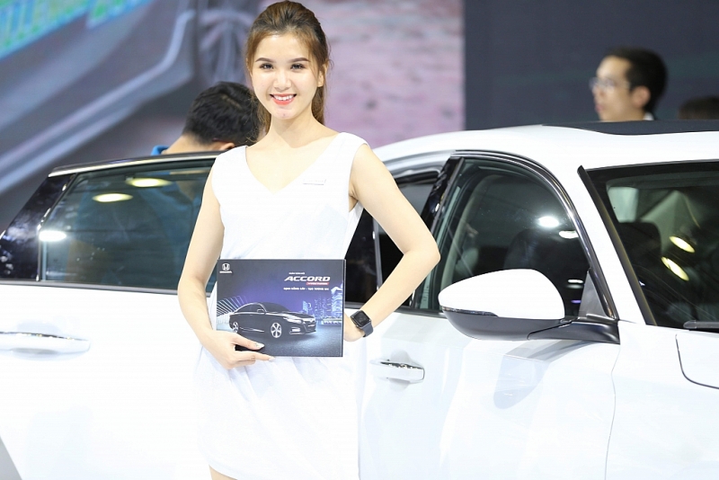 nhung bong hoa dep to diem cho dan xe chat tai vms 2019