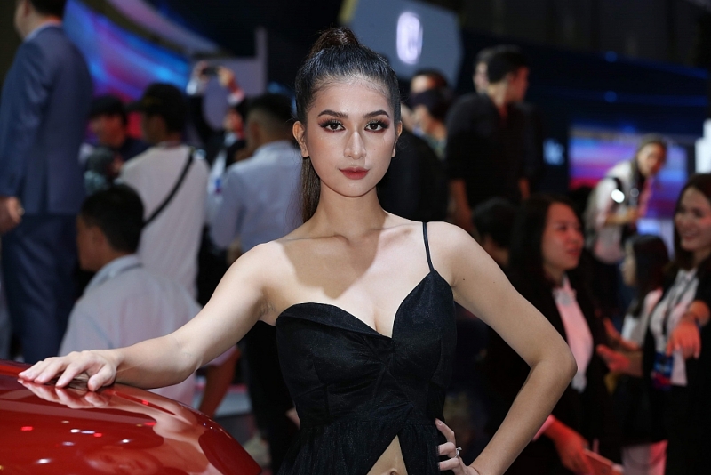 nhung bong hoa dep to diem cho dan xe chat tai vms 2019