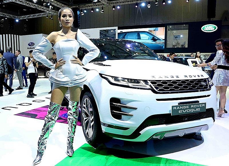 nhung bong hoa dep to diem cho dan xe chat tai vms 2019