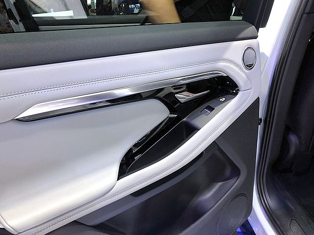 gia khoi diem tu 353 ti dong range rover evoque the he moi co gi
