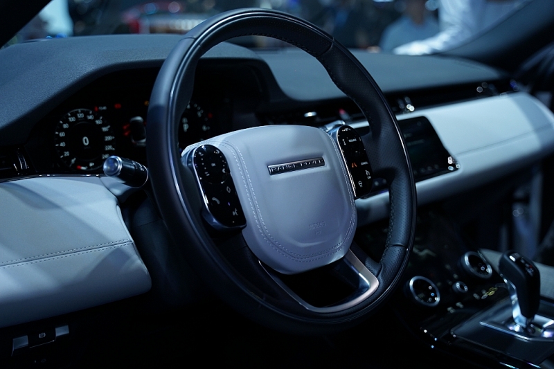 gia khoi diem tu 353 ti dong range rover evoque the he moi co gi