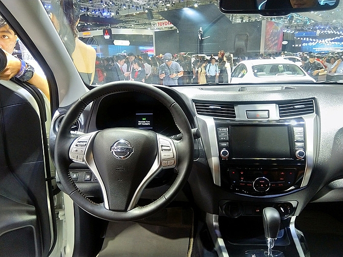an tuong nissan navara black edition