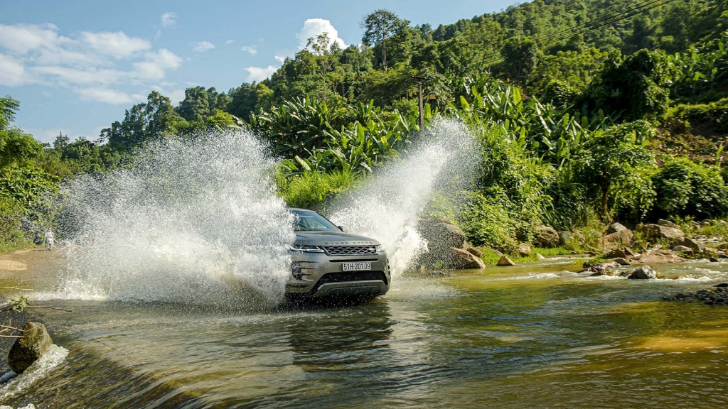 Thích trải nghiệm khám phá, có Land Rover chẳng ngại gì