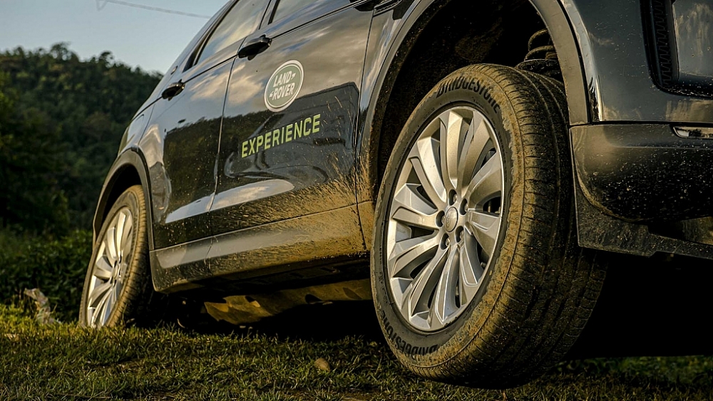 Thích trải nghiệm khám phá, có Land Rover chẳng ngại gì