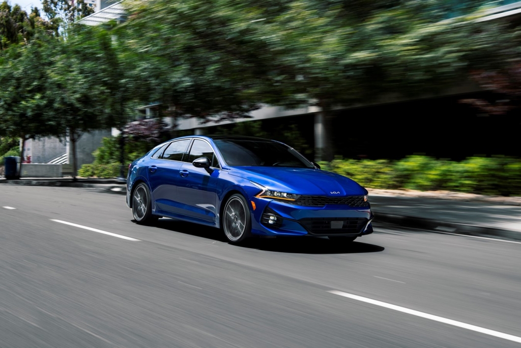 Bất ngờ tung ra Kia K5, THACO chốt giá từ 869 triệu đồng