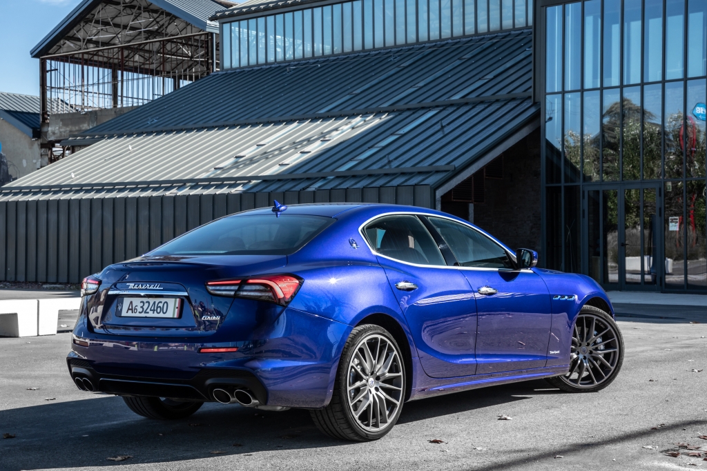 Ghibli Hybrid 2021 – “xe lai” đầu tiên của Maserati đã có mặt tại Việt Nam