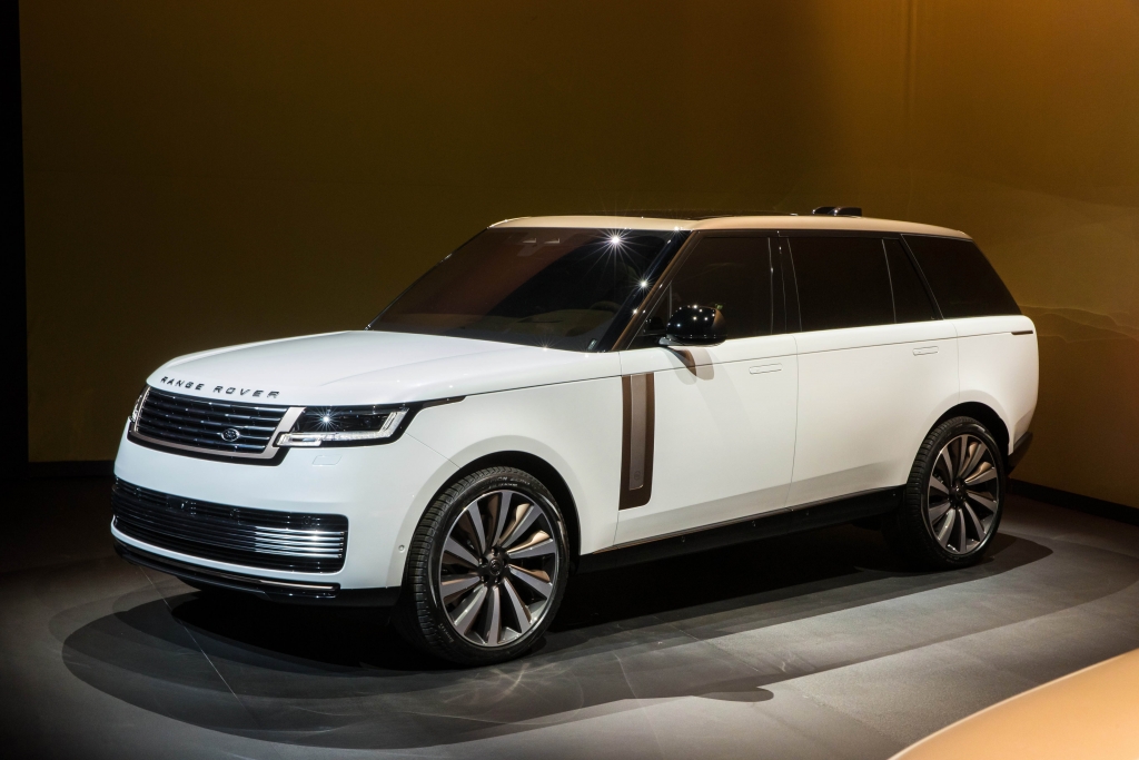 Giá từ 10,879 tỷ đồng Range Rover 2022 hấp dẫn từ thiết kế mới đến công nghệ