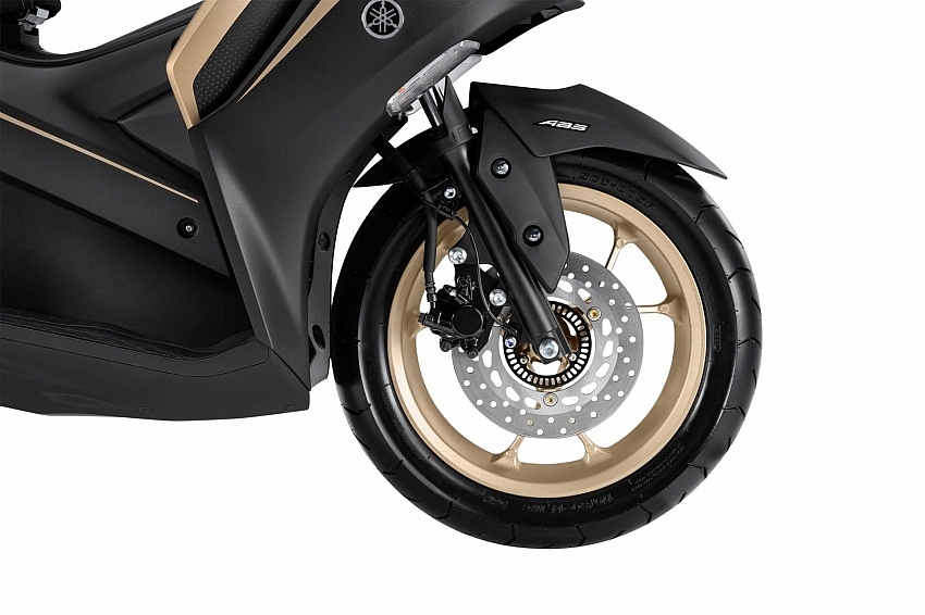 Thay đổi lột xác, Yamaha NVX 155 VVA có giá từ 53 triệu đồng