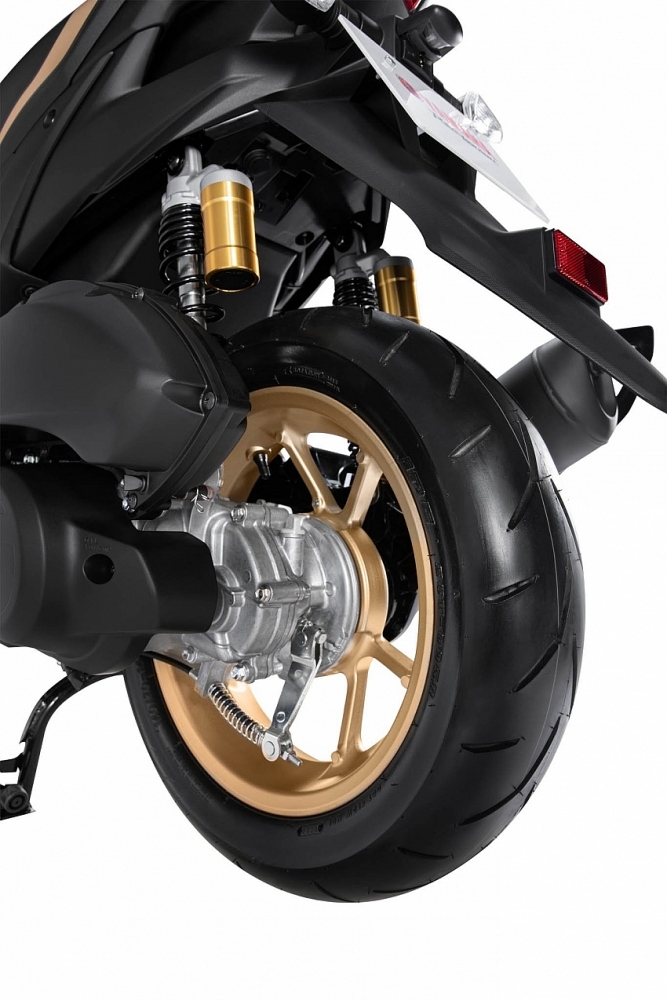 Thay đổi lột xác, Yamaha NVX 155 VVA có giá từ 53 triệu đồng
