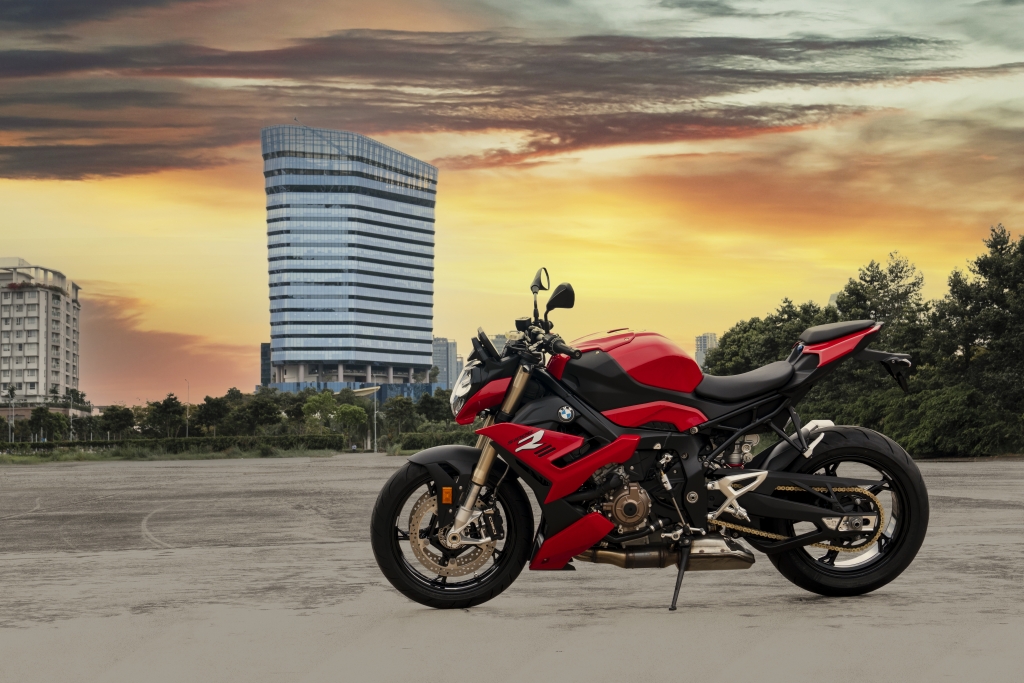 BMW S 1000 R hoàn toàn mới được “chốt” giá từ 669 triệu đồng