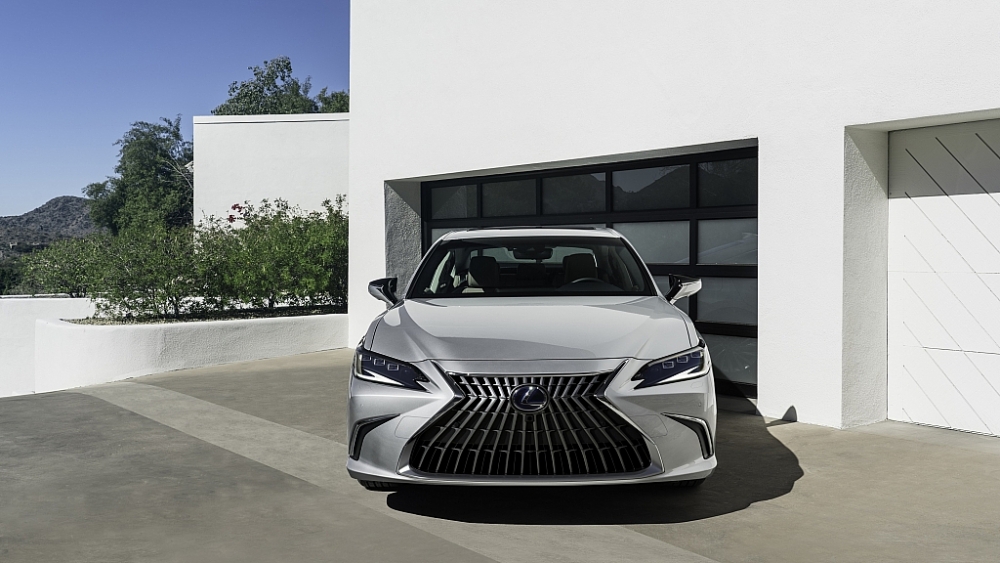 Giá từ 2,55 tỷ đồng, Lexus ES 2022 chính thức có mặt tại Việt Nam