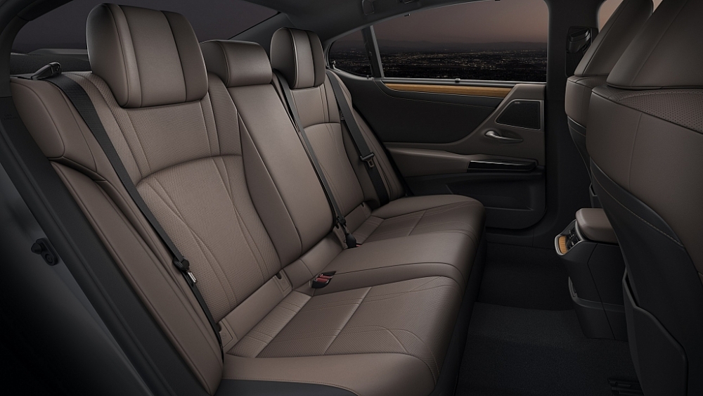 Giá từ 2,55 tỷ đồng, Lexus ES 2022 chính thức có mặt tại Việt Nam