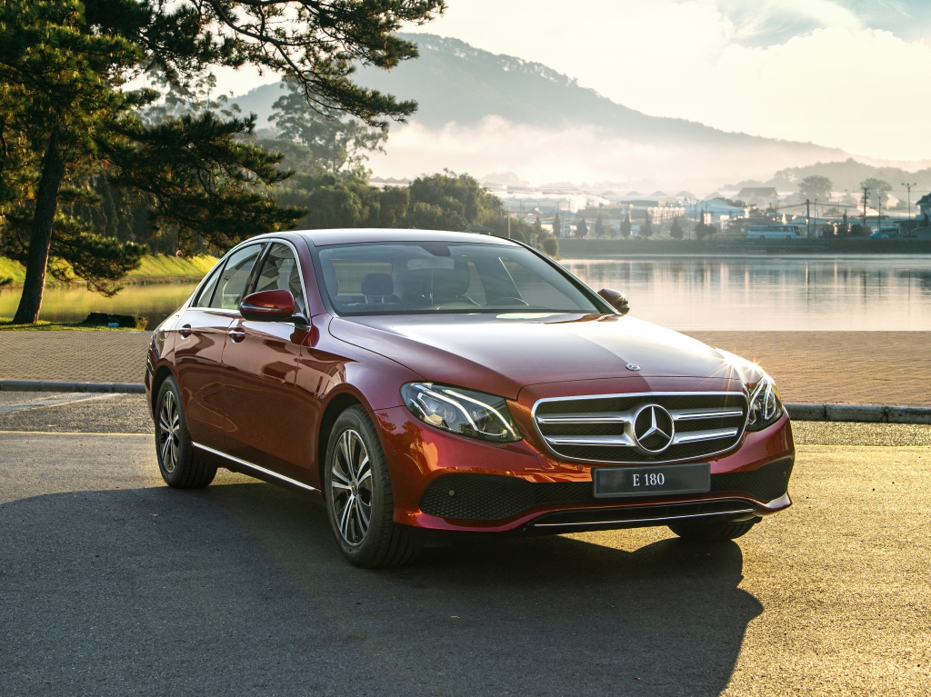 Sức hút của xe sedan hạng sang cỡ trung