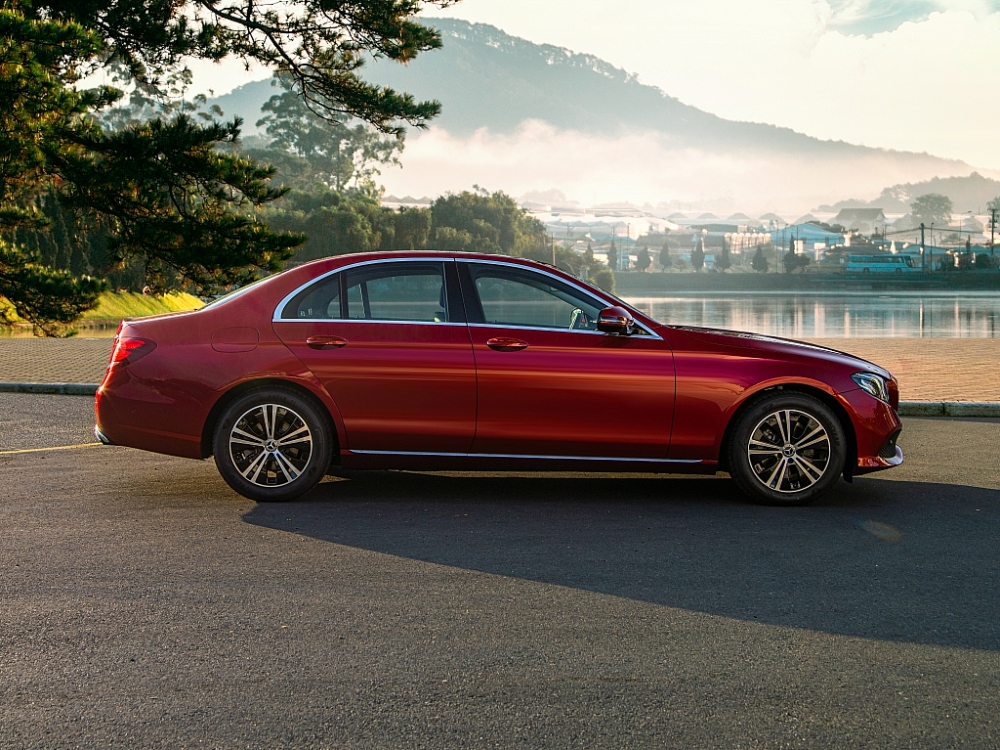 Sức hút của xe sedan hạng sang cỡ trung