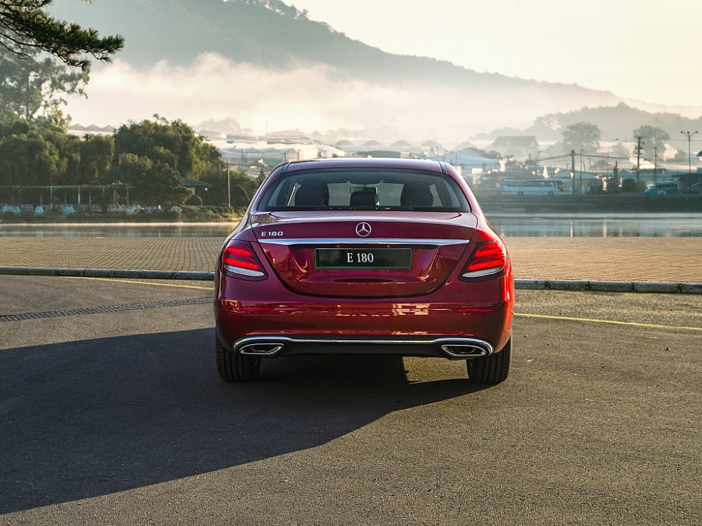 Sức hút của xe sedan hạng sang cỡ trung
