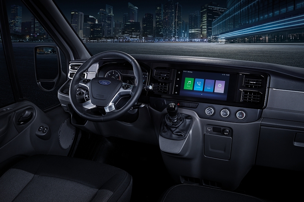 “Chốt” giá 845 triệu, Ford Transit mới khẳng định vị thế dẫn đầu phân khúc xe thương mại