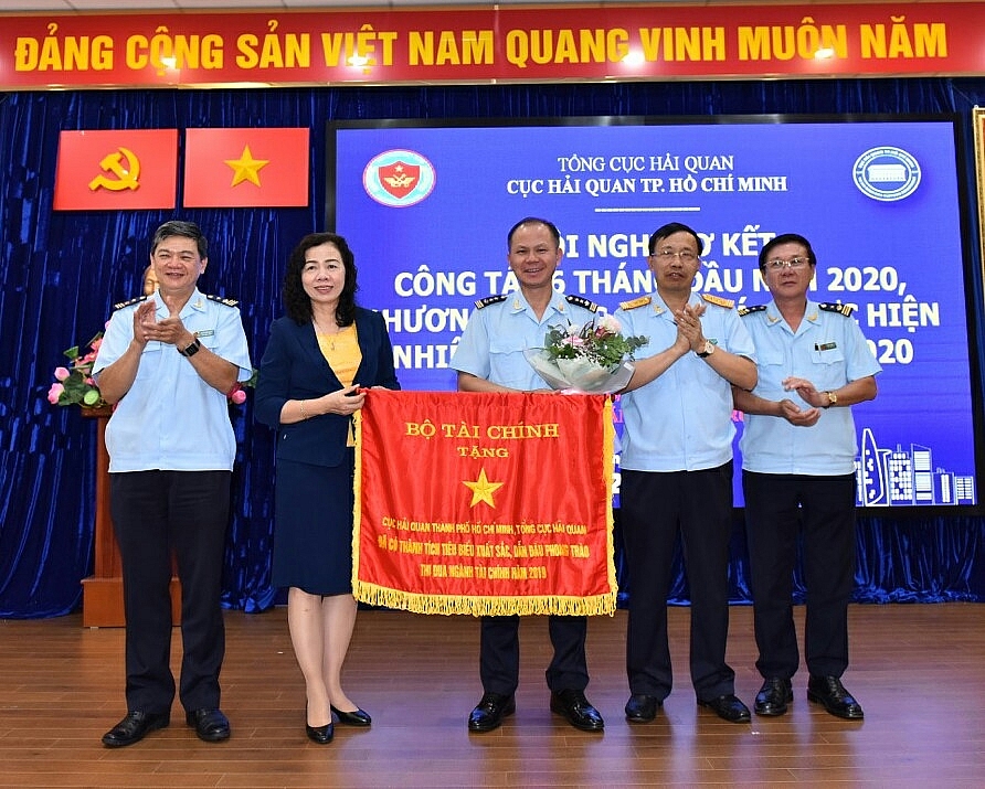 hai quan tphcm no luc hoan thanh nhiem vu thu ngan sach 115000 ty dong