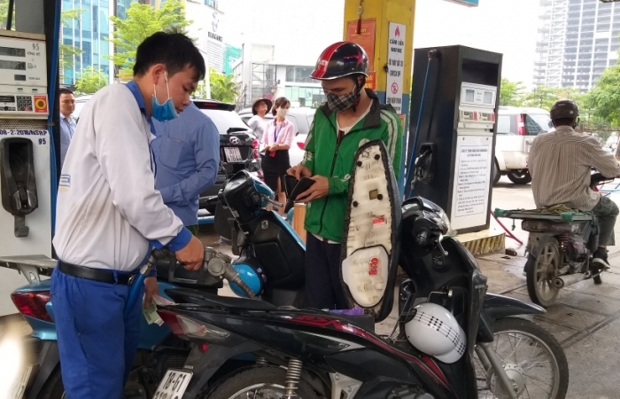 Giá xăng dầu vẫn tăng mạnh, dù đã sử dụng Quỹ Bình ổn