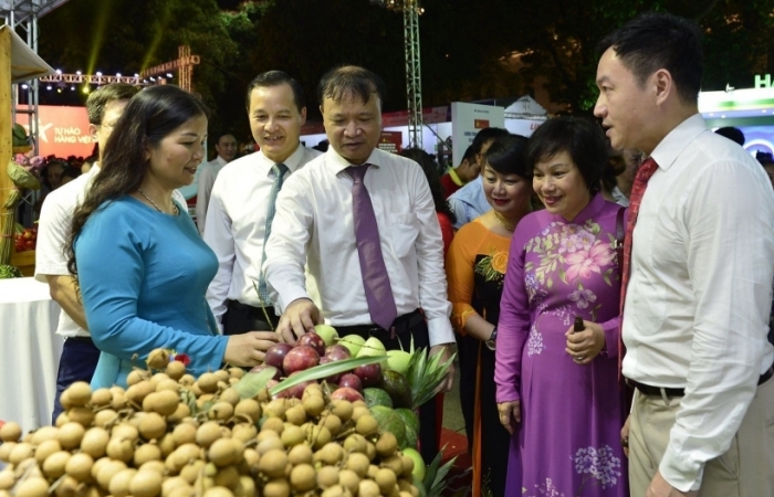 Tăng trưởng bán lẻ là điểm sáng nền kinh tế khi Covid-19 bủa vây