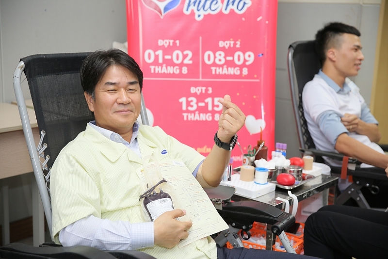samsung gop khoang 17000 don vi mau cho ngan hang mau viet