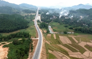 Không tự ý dừng phục vụ phương tiện lưu thông trên tuyến đường Hòa Lạc – Hòa Bình