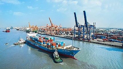 san luong hang hoa thong qua cang do vinalines quan ly tang 12