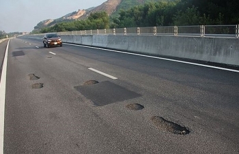 Cao tốc 34.000 tỷ đồng lại sụt lún: Bộ GTVT yêu cầu nhanh chóng kiểm tra và khắc phục