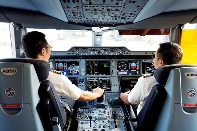 Rà soát lại toàn bộ phi công nước ngoài đang làm việc tại Việt Nam