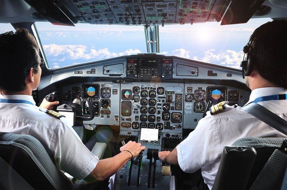 5724 ben trong buong lai cua mot chiec boeing 737 1570682392 width1024height679