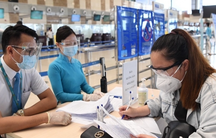 Bỏ yêu cầu xét nghiệm âm tính trước khi bay từ các địa phương có dịch cấp 4, vùng phong toả