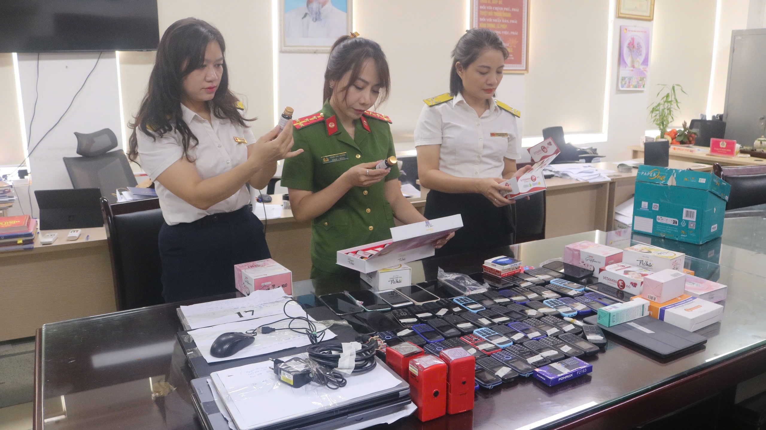 cuc thue ha noi phoi hop voi cong an tp ha noi dieu tra dn tron tranh trach nhiem nop thue hang tram ty dong cuc thue ha noi phoi hop voi cong an tp ha noi dieu tra dn tron tranh trach nhiem nop thue hang tram ty dong