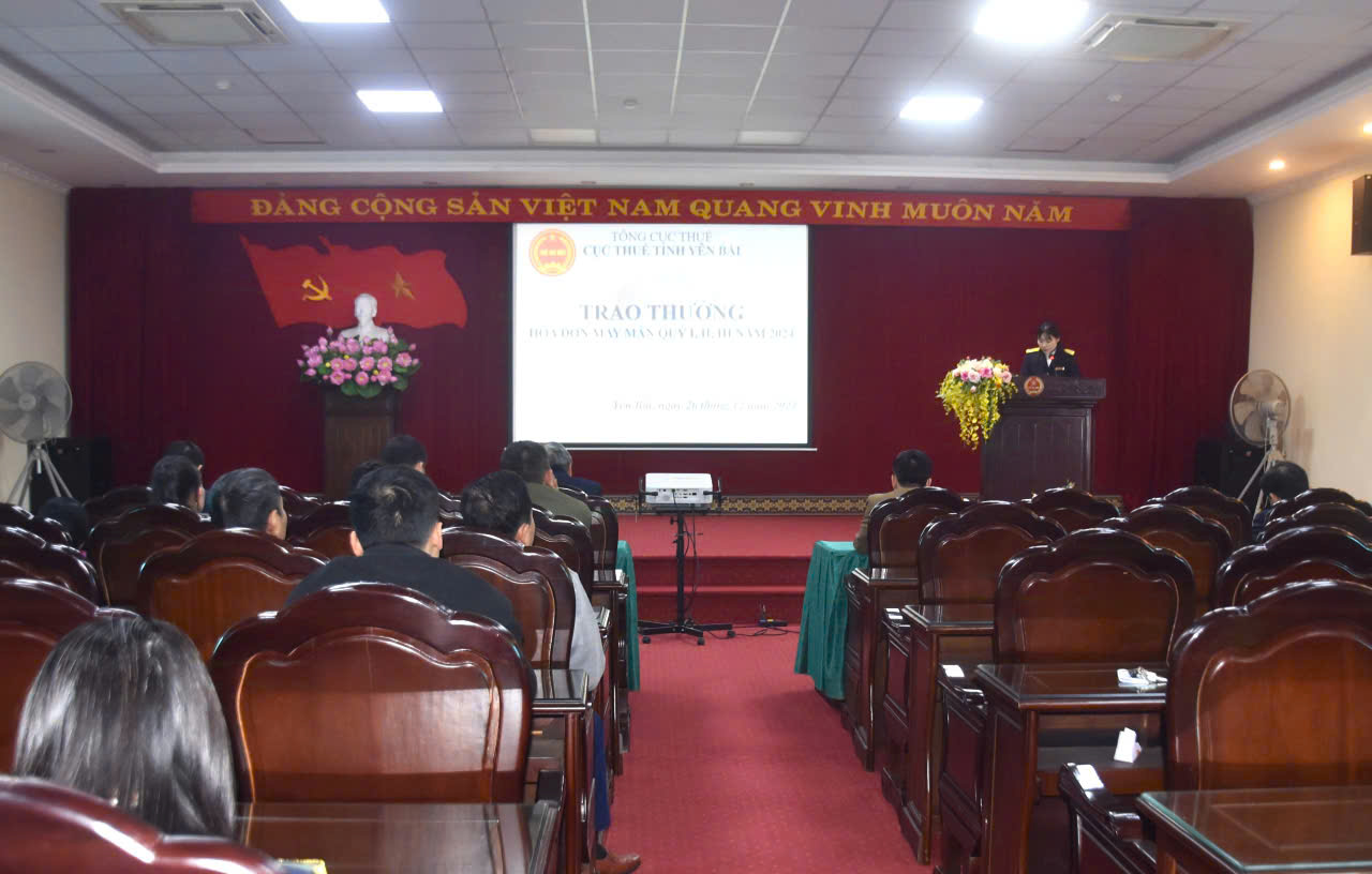 cuc thue yen bai trao thuong chuong trinh hoa don may man 3 quy dau nam 2024 cuc thue yen bai trao thuong chuong trinh hoa don may man 3 quy dau nam 2024